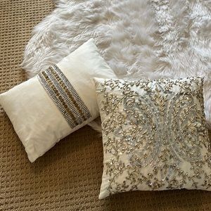 Holiday throw pillows